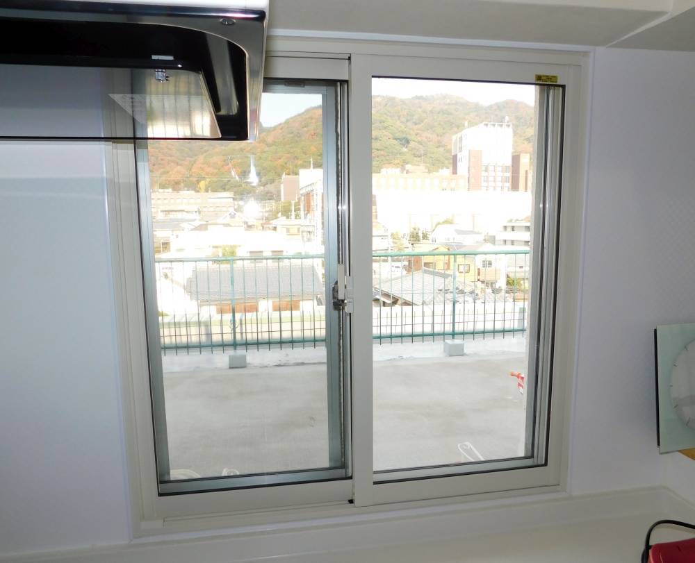 窓ドア京橋駅前店の内窓インプラス設置で断熱性アップの施工後の写真1