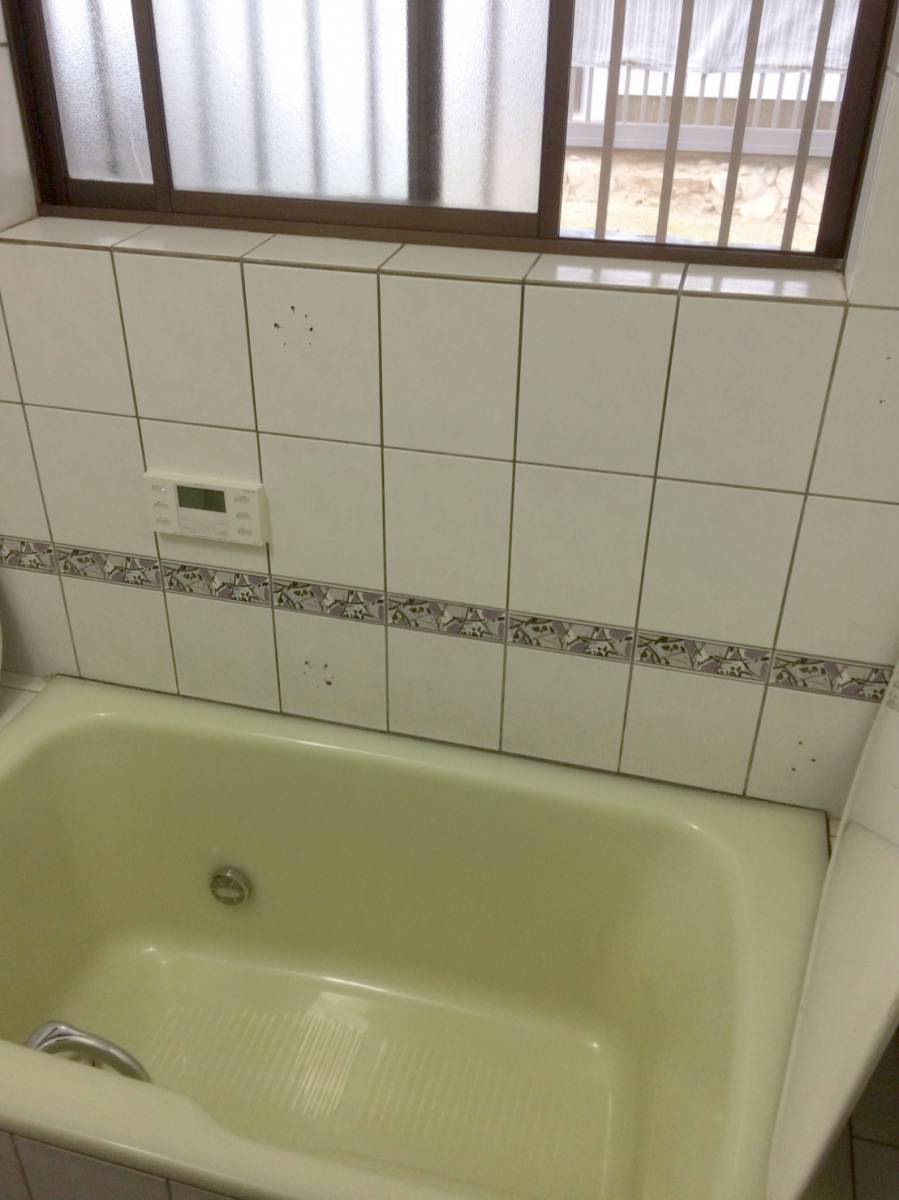 窓ドア京橋駅前店の浴室に手摺りを設置の施工前の写真1