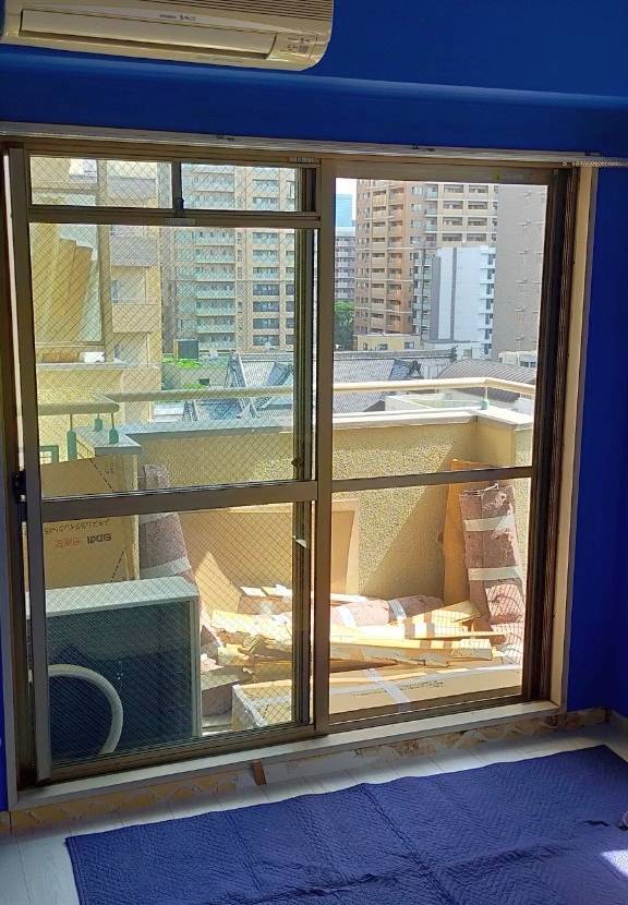 窓ドア京橋駅前店のマンションフルリフォームで内窓インプラス（大阪市）の施工前の写真1
