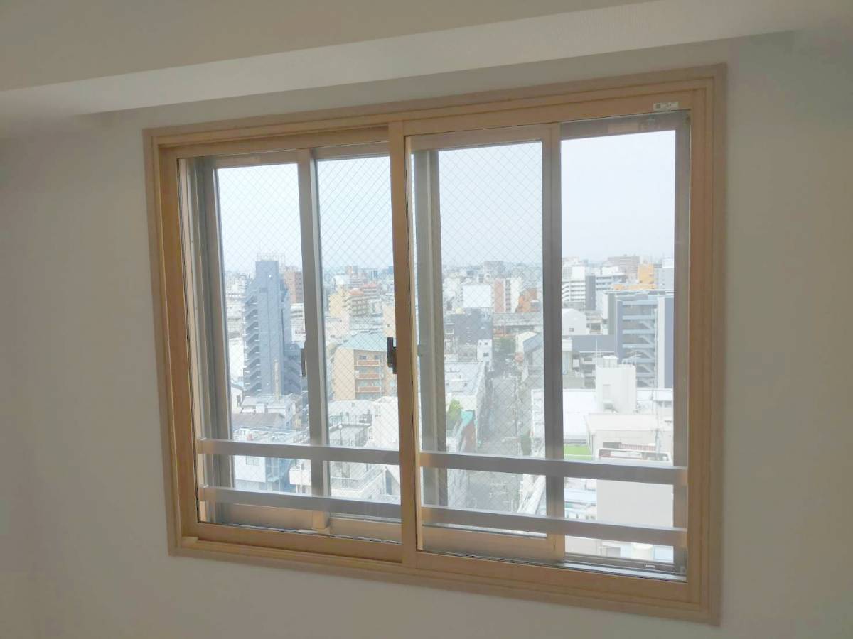 窓ドア京橋駅前店のマンション窓に二重窓（大阪市）の施工事例写真