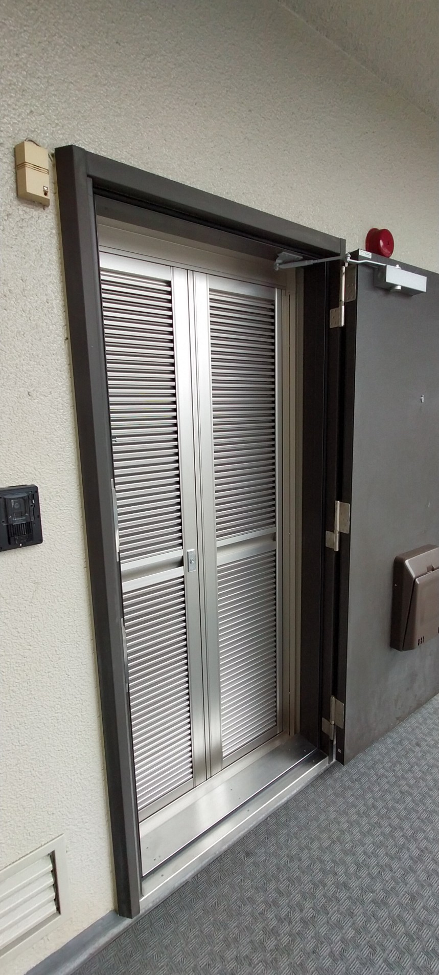 マンション用可動式ルーバー折れ網戸 窓ドア京橋駅前店のブログ メイン写真