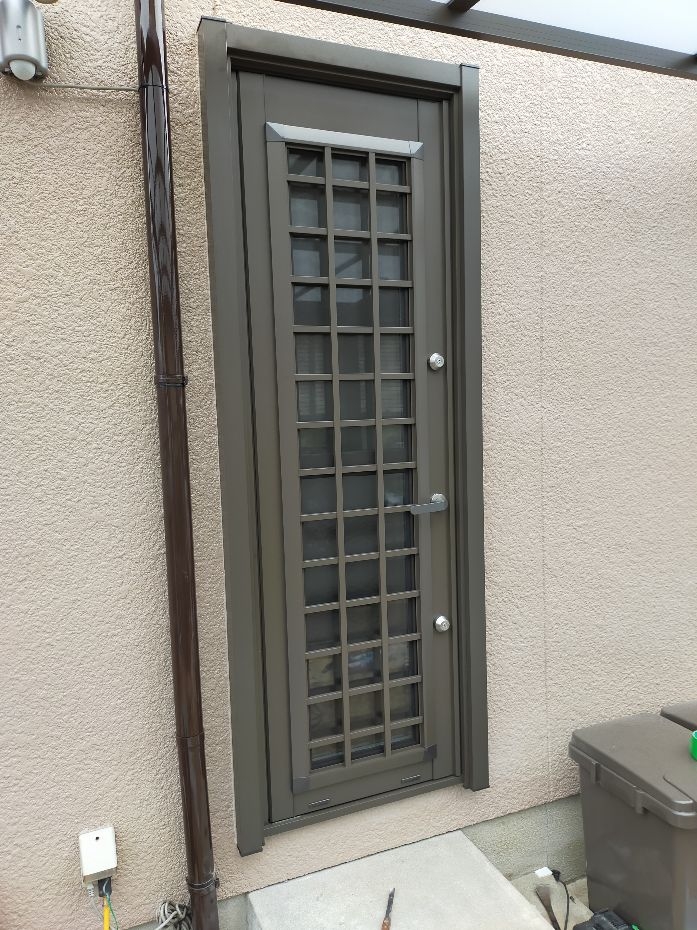勝手口ドア交換　カバー工法 窓ドア京橋駅前店のブログ メイン写真