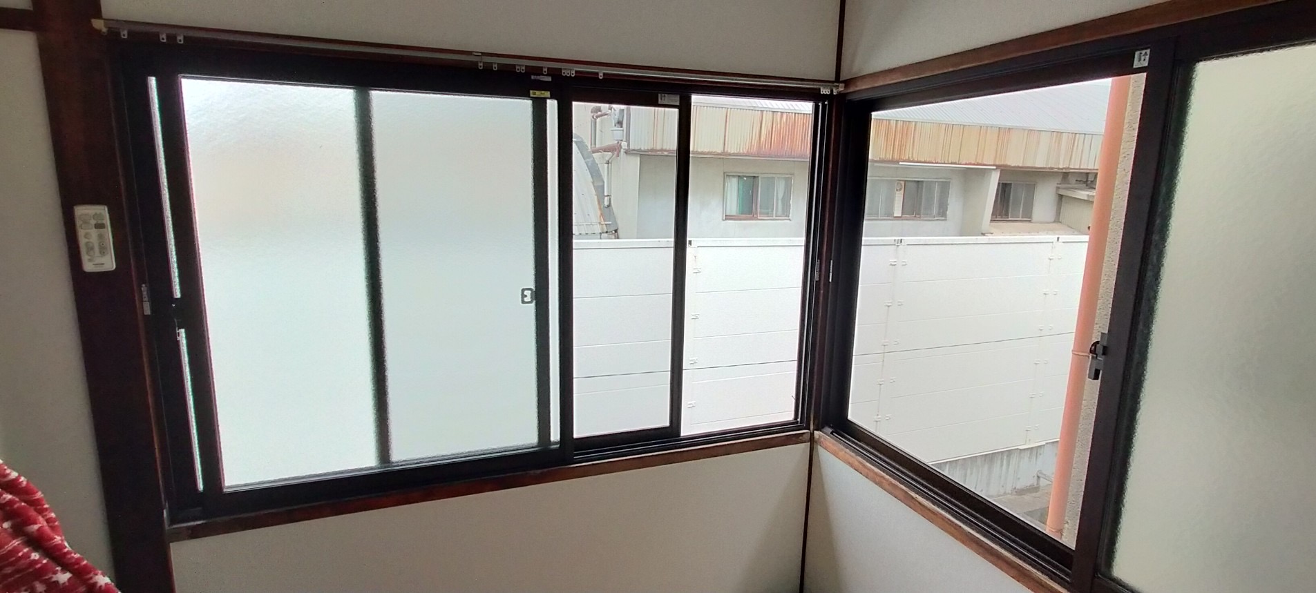 レールを設置してからの網戸! 窓ドア京橋駅前店のブログ メイン写真