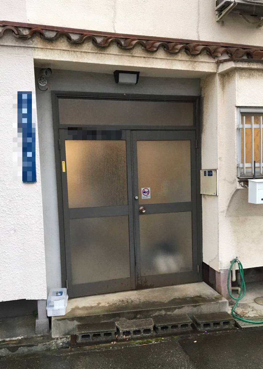窓ドア京橋駅前店の事務所ドアを安全に素敵に（大阪市西区）の施工前の写真1
