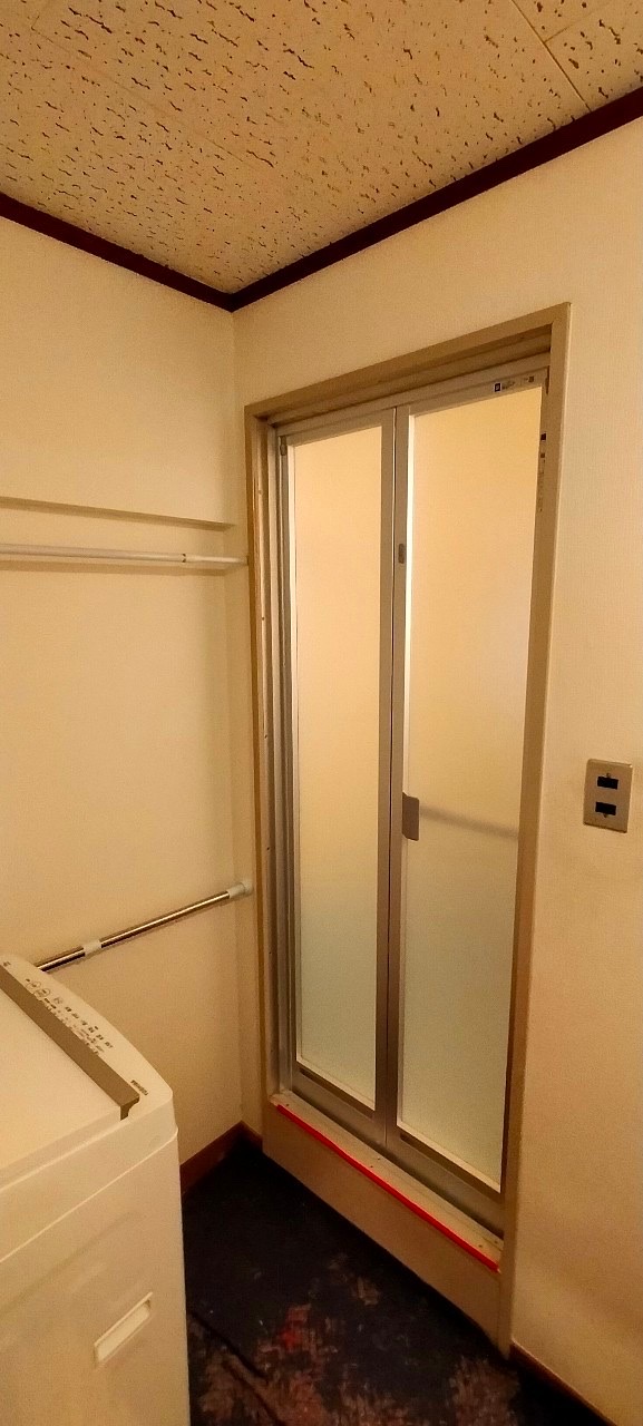 川西市 浴室ドアから浴室折れ戸 窓ドア京橋駅前店のブログ メイン写真