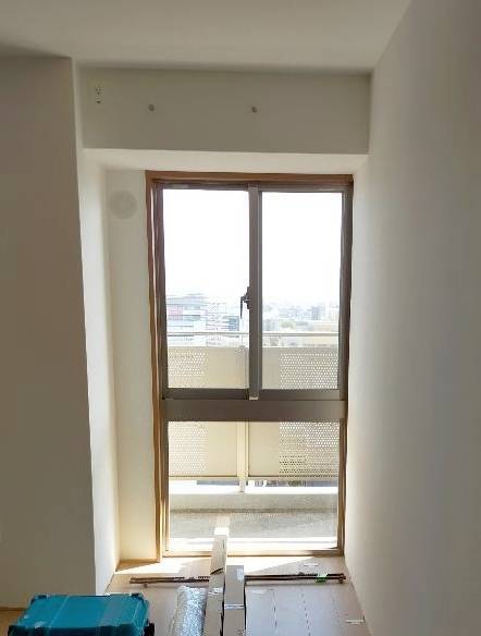 窓ドア京橋駅前店の内窓インプラスを設置して断熱性アップ（尼崎市）の施工前の写真1