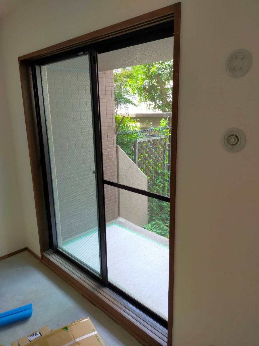 窓ドア京橋駅前店のマンションの気密性アップ（豊中市）の施工前の写真2