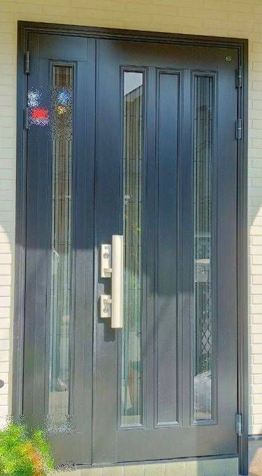 窓ドア京橋駅前店の泉大津市でアルミ親子ドアから、木目調のリシェント玄関ドア3　D77型へ・・・アンティークなドア交換の施工前の写真1