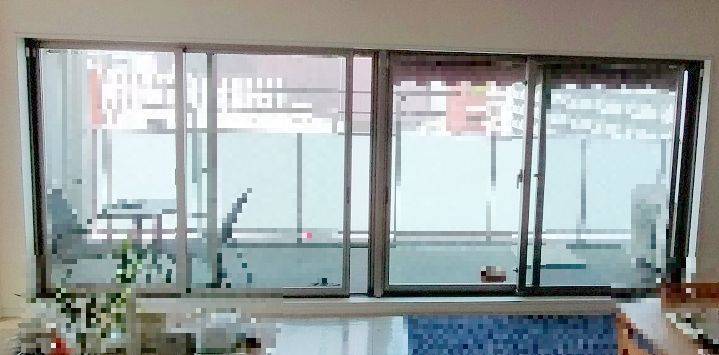 窓ドア京橋駅前店の日当たり良いテラス窓、LIXILインプラス　二重窓にリノベ❕城東区　窓3ヶ所1DAY施工❕の施工前の写真1