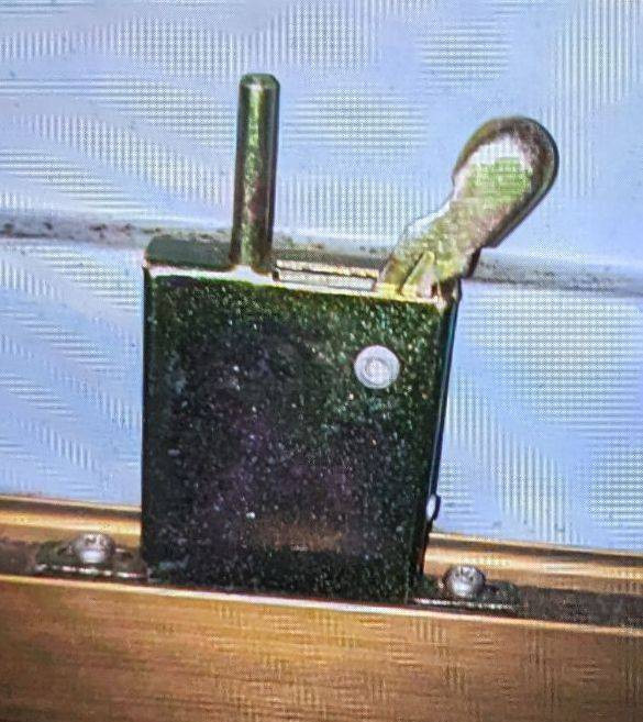三共アルミ製　雨戸の鍵　カギの取り換え希望のお客様が8月に来店。本日ご注文頂きました😊 窓ドア京橋駅前店のブログ メイン写真