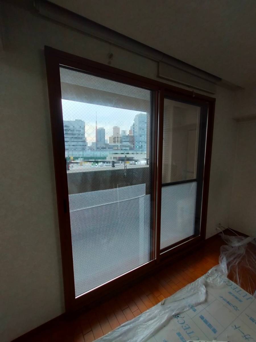大阪市　3回目の本日は、セカンド・リビングに二重窓・インプラスを取り付け。