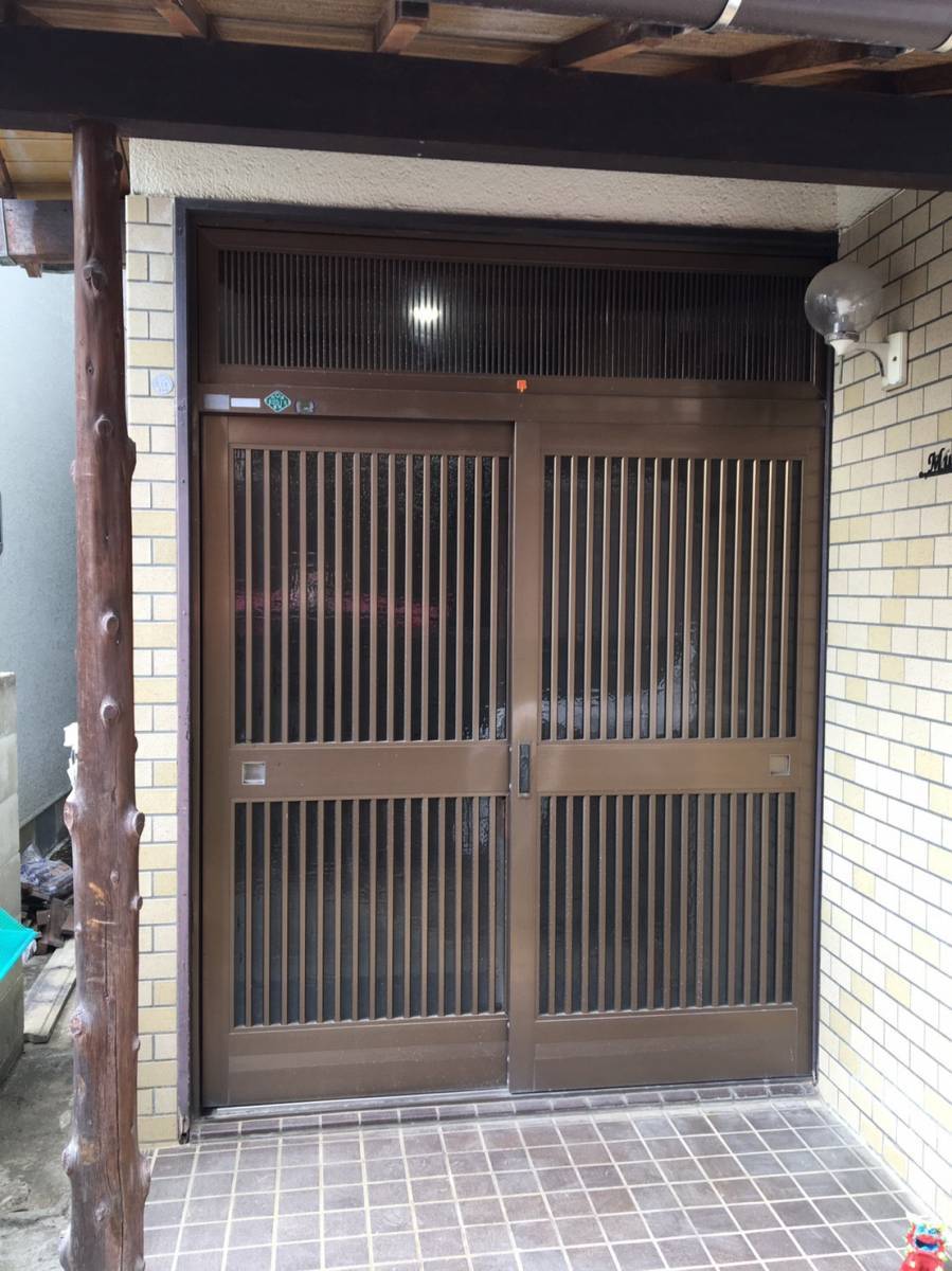 窓ドア京橋駅前店の大阪で引戸交換しました!施工費諸々込みで¥374,550-でした。簡易タッチキー仕様です。の施工前の写真1