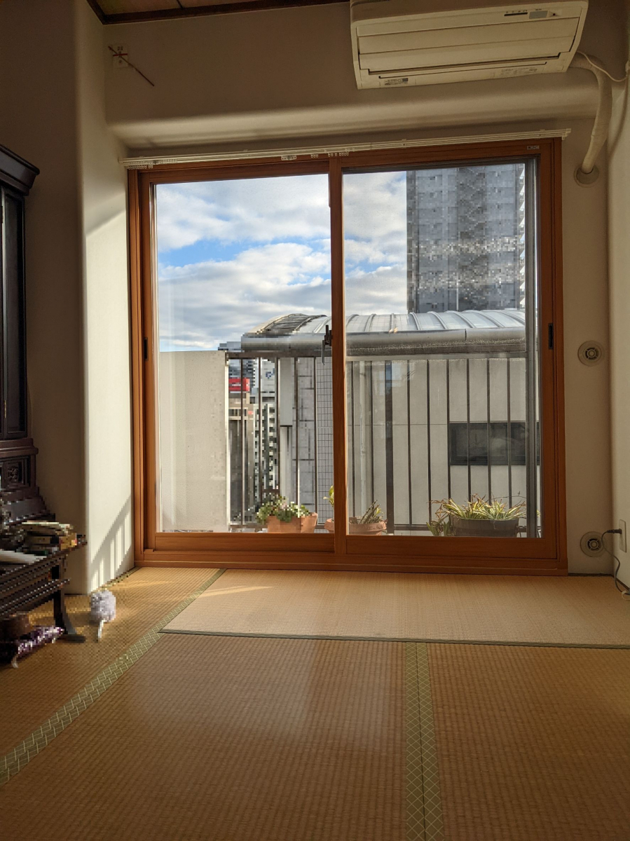 窓ドア京橋駅前店の2月大阪市　北区　マンションの大きなテラス窓にインプラス6ヶ所設置。の施工後の写真2