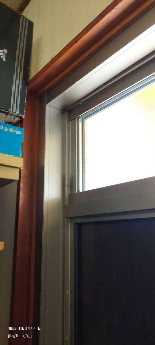 窓ドア京橋駅前店の大阪府　泉南郡　リクシル　リシェント3　M78　ランマ付き親子　クリエダークの施工後の写真3