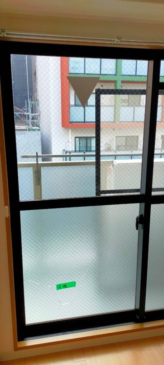 窓ドア京橋駅前店のガラス割れは絶対に放置しないで！（大阪市）の施工前の写真1