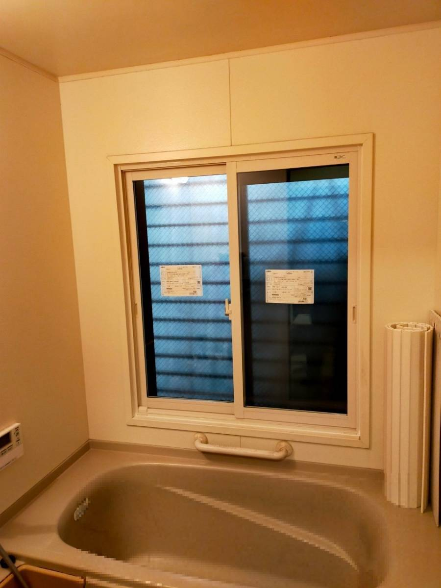 窓ドア京橋駅前店の決め手は、同じ大阪市内に店舗があった事❕浴室や子供部屋が寒いので二重窓（内窓）取付でお悩みでした。の施工事例写真