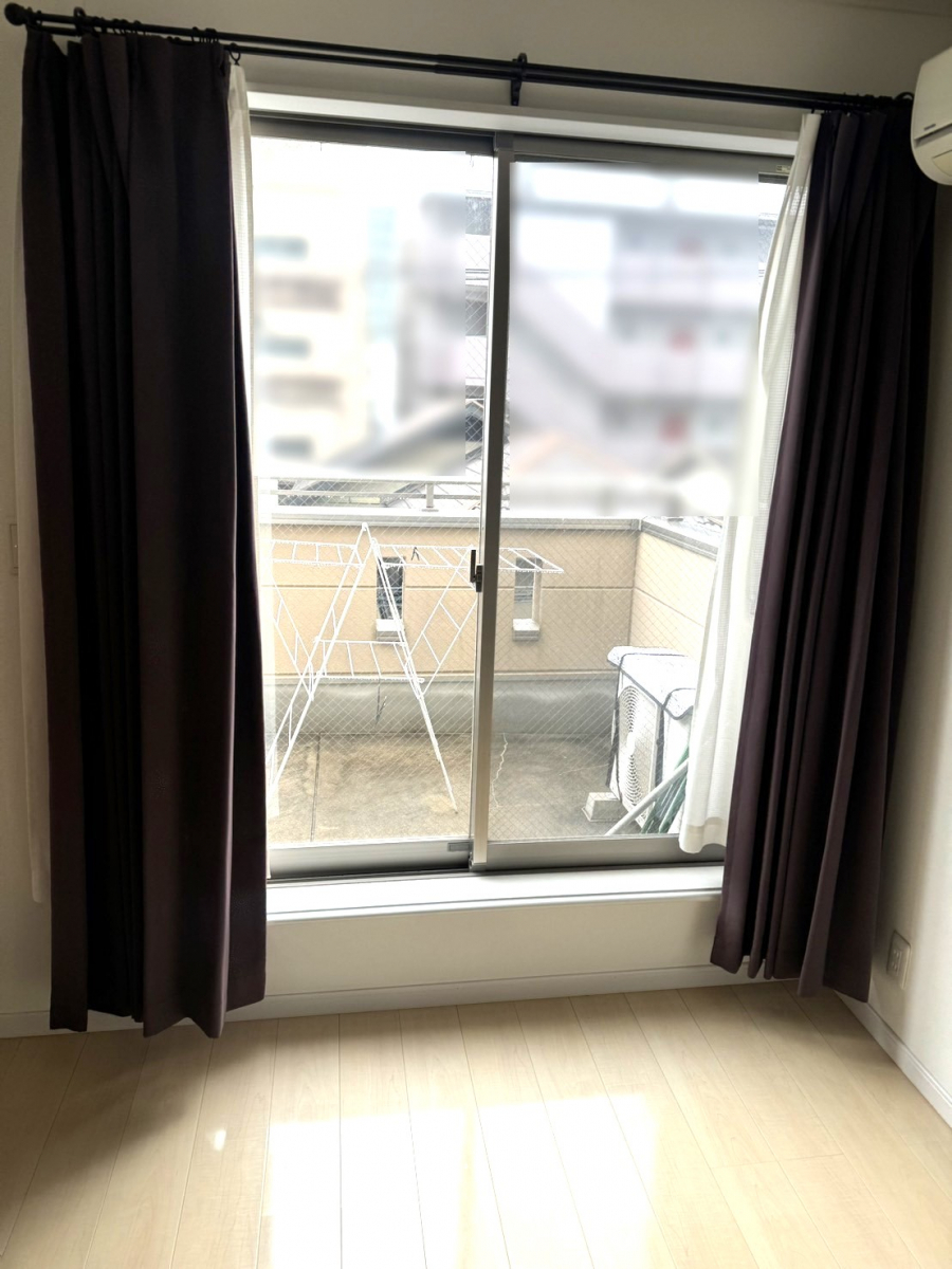 窓ドア京橋駅前店の型ガラスを選んで、目隠し！補助金でインプラス工事の施工前の写真3
