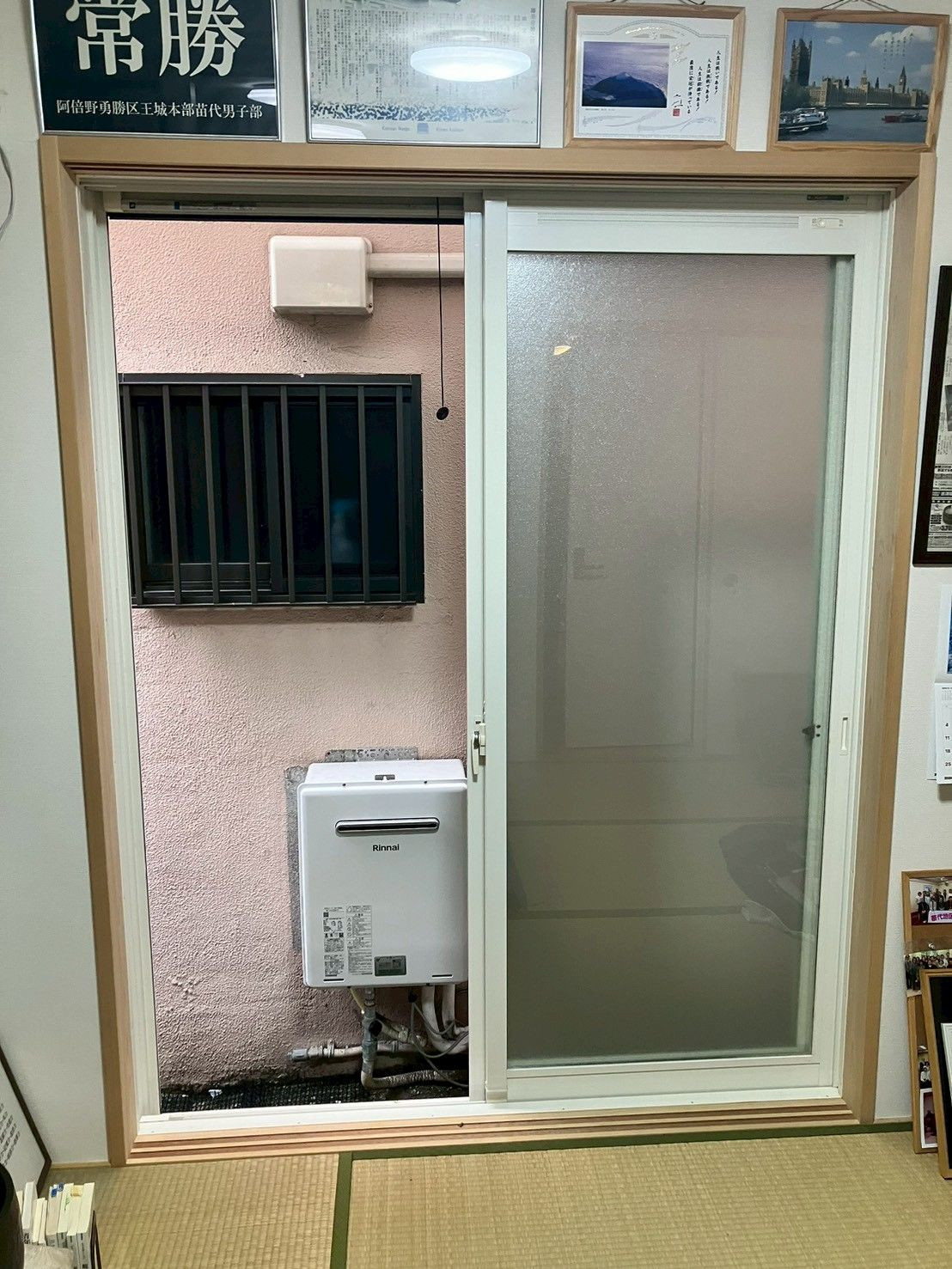 窓ドア京橋駅前店の家中すべての窓に内窓を設置の施工前の写真1