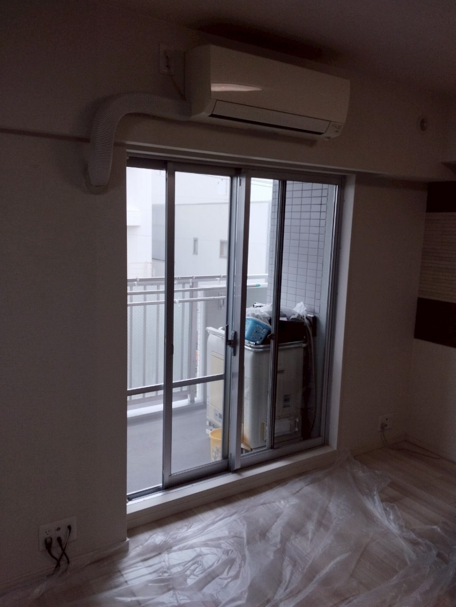 窓ドア京橋駅前店の大阪市住宅省エネ改修促進事業を活用した内窓設置工事の施工前の写真2