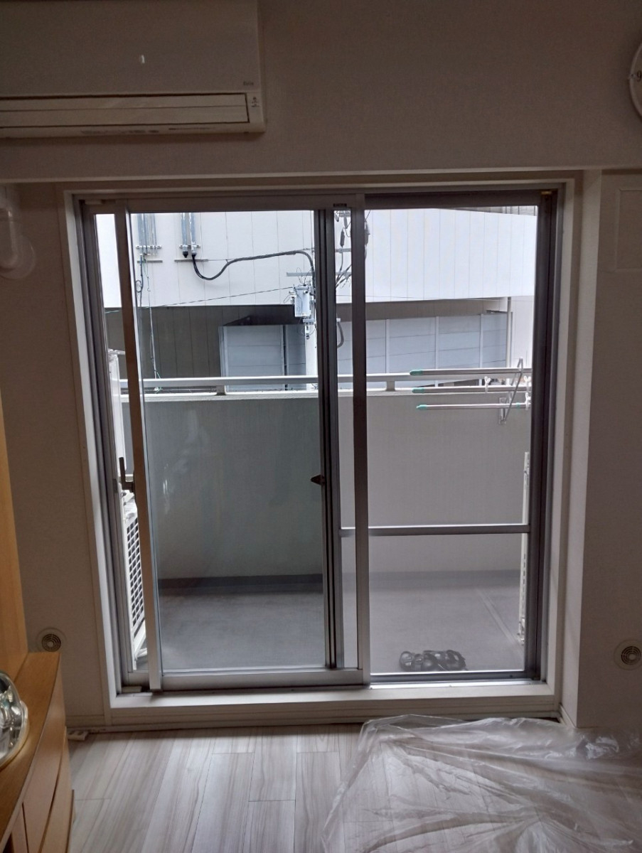 窓ドア京橋駅前店の大阪市住宅省エネ改修促進事業を活用した内窓設置工事の施工前の写真3