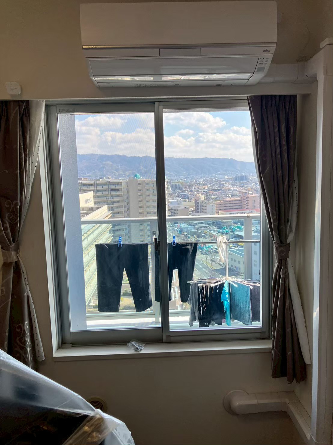 窓ドア京橋駅前店の先進的窓リノベを活用した内窓設置工事の施工前の写真2