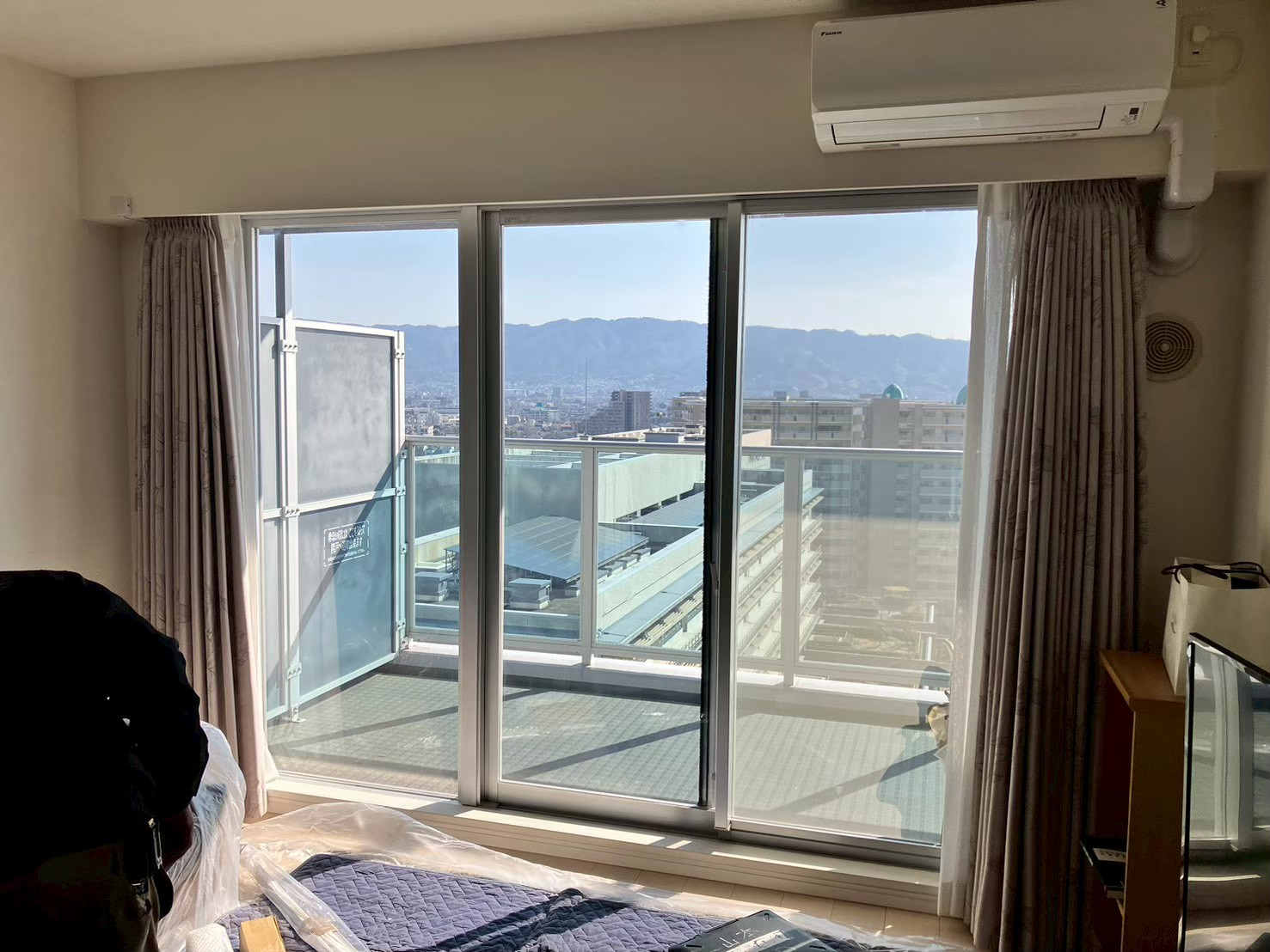 窓ドア京橋駅前店の先進的窓リノベを活用した内窓設置工事の施工前の写真3